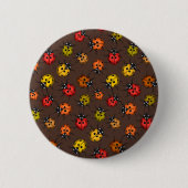 Farbenfrohe Ladybugs auf braun Button (Vorderseite)