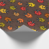 Farbenfrohe Ladybugs auf braun Geschenkpapier (Ecke)