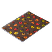 Farbenfrohe Ladybugs auf braun Notizblock (Linke Seite)