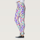 Farbenfrohe Leggings mit einem lebendigen Paisleym (Links)