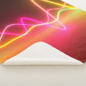 Farbenfrohe, leuchtend neonfarbene Grafik-Equalize Sherpadecke (3/4)