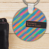 Farbenfrohe Lichtstrahlen fallen in Dunkelheit Schlüsselanhänger