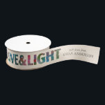 Farbenfrohe Liebe und helle Farben Ripsband<br><div class="desc">Farbenfrohe Regenbogenfarben,  die "MERRY & BRIGHT & LIEBE & LIGHT" lautet,  ist eine hübsche und nicht-traditionelle Ergänzung zu Ihren Weihnachts- oder Hanukkah-Weihnachtsgeschenkartikeln,  fügen Sie Ihren Namen für ein leicht und personalisiertes Geschenkband,  das sicher beeindrucken wird.</div>