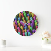 Farbenfrohe Lila Aqua Gelbe Khalk Crayons Große Wanduhr (Zuhause)