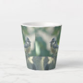 Farbenfrohe Little Bird Design Latte Tasse (Vorderseite)