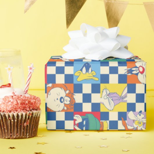 Farbenfrohe LOONEY TUNES™ Schachbrett Toss Pattern Geschenkpapier (Geburtstagsparty)