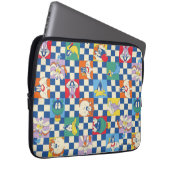 Farbenfrohe LOONEY TUNES™ Schachbrett Toss Pattern Laptopschutzhülle (Vorne Rechts)