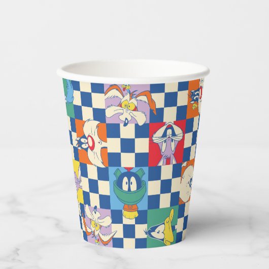 Farbenfrohe LOONEY TUNES™ Schachbrett Toss Pattern Pappbecher (Vorderseite)