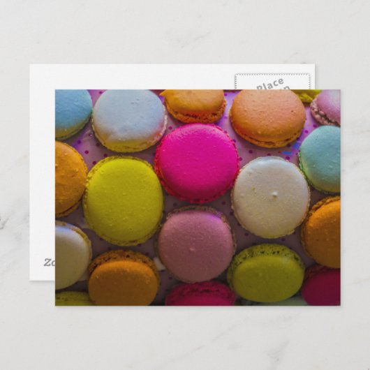 Farbenfrohe Macarons Geschmackvoll gebackenes Dess Postkarte (Vorne/Hinten)
