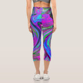 Farbenfrohe Magenta Swirl Retro Abstraktes Design Capri Leggings (Rückseite)