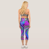 Farbenfrohe Magenta Swirl Retro Abstraktes Design Capri Leggings (Rückseite)