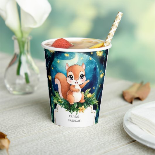 Farbenfrohe magische Eichhörnchen Geburtstag Pappbecher (In Situ)