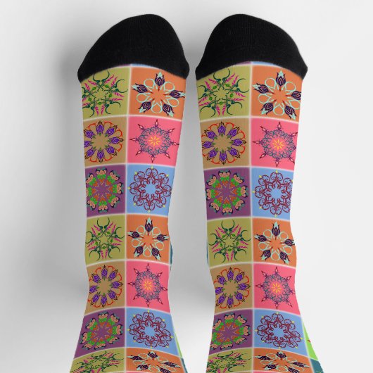 Farbenfrohe Mandala Tile Pattern - Boho Geometric Socken (Oben)