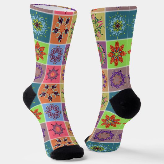 Farbenfrohe Mandala Tile Pattern - Boho Geometric Socken (Gewinkelt)