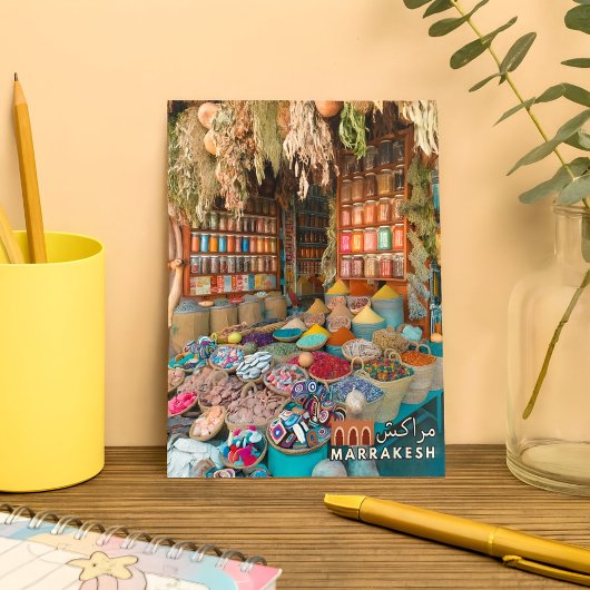 Farbenfrohe Marrakesch Medina Gewürzshop Postkarte