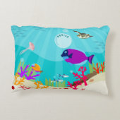 Farbenfrohe Meerestiere Kinder Name Dekokissen (Rückseite)