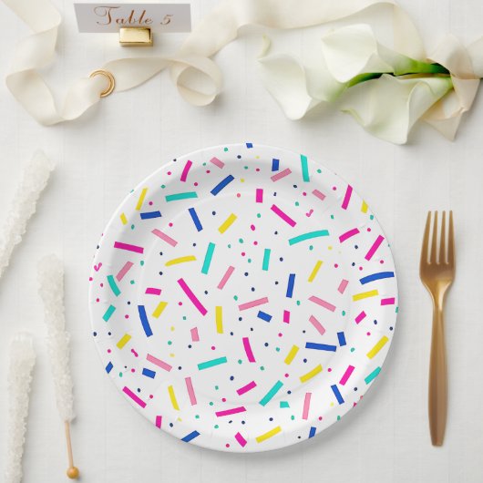 Farbenfrohe mehrfarbige Sprinklen Pappteller (Hochzeit)