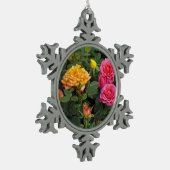 Farbenfrohe Miniatur-Rose Schneeflocken Zinn-Ornament (Links)