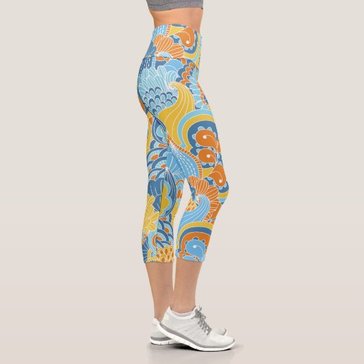 Farbenfrohe, moderne Abstrakte, florale Girl-Chic- Capri Leggings (Rechts)