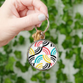 Farbenfrohe, moderne, lustige, fröhliche geometris schlüsselanhänger (Hand)