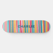 Farbenfrohe moderne Streifen - Personalisierter Na Skateboard (Horizontal)