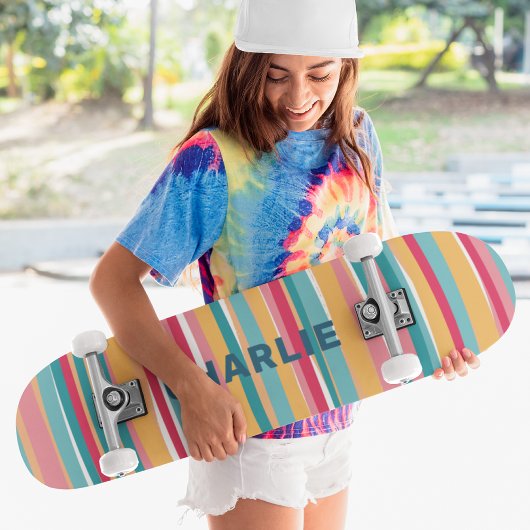Farbenfrohe moderne Streifen - Personalisierter Na Skateboard