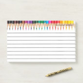 Farbenfrohe, monogrammatikalische Farbstifte Post-it Klebezettel (Auf Schreibtisch)