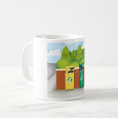 Farbenfrohe Mülltrennung mit Recyclingbehältern Kaffeetasse (Vorderseite Links)