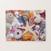 Farbenfrohe Muscheln im Puzzle am Strand (Horizontal)