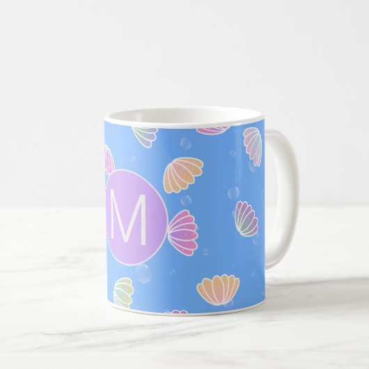 Farbenfrohe Muscheln Muster Light Blue Monogram Kaffeetasse (VorderseiteRechts)