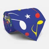 Farbenfrohe Musiknoten auf blau Krawatte (Gerollt)