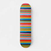 Farbenfrohe Muster der Serrate Stripes Skateboard (Vorne)