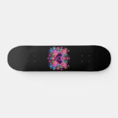 Farbenfrohe Neonherz Valentinstag Skateboard (Horizontal)
