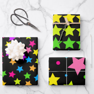 Farbenfrohe Neonsterne auf schwarz Geschenkpapier Set