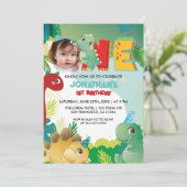 Farbenfrohe Niedliche Dinosaurier Baby-Junge erste Einladung (Stehend Vorderseite)