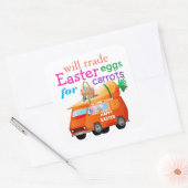 Farbenfrohe Ostereier für Carrots Bunny Bus Quadratischer Aufkleber (Umschlag)
