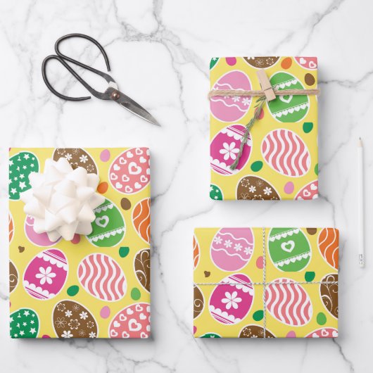 Farbenfrohe Ostereier Muster Gelber Hintergrund Geschenkpapier Set (Vorderseite)