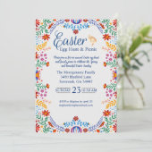 Farbenfrohe Ostern Blaue Gingham-Ostereiersuche Einladung (Stehend Vorderseite)