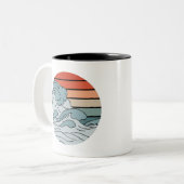 Farbenfrohe Ozeanwellen Ästhetik mit Beach Wi Zweifarbige Tasse (Vorderseite Links)