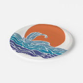 Farbenfrohe Ozeanwellen mit schönem Sonnenuntergan Pappteller (Schrägansicht)