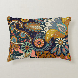 Farbenfrohe Paisley: Indische Tapete mit Blumenmus Dekokissen