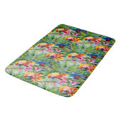 Farbenfrohe Papageien und tropische Blume Badematte (Schrägansicht)