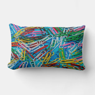 Farbenfrohe Paperclips-Muster werfen Kissen