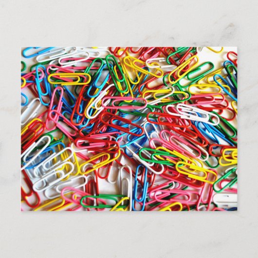 Farbenfrohe Papierklammern Büromaterial Postkarte (Vorderseite)