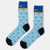 Farbenfrohe Paraglider-Muster mit eigenem Namen Socken (Linkes Detail)