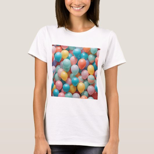Farbenfrohe Party Balloons Muster T-Shirt (Vorderseite)