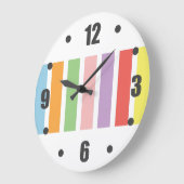 Farbenfrohe Pastelhütten Große Wanduhr (Winkel)