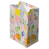 Farbenfrohe Pastell-Patchwork-Preppy Mittlere Geschenktüte (Vorderseite Schrägansicht)