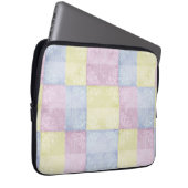 Farbenfrohe Pastelle Patchwork Laptopschutzhülle (Vorne Rechts)