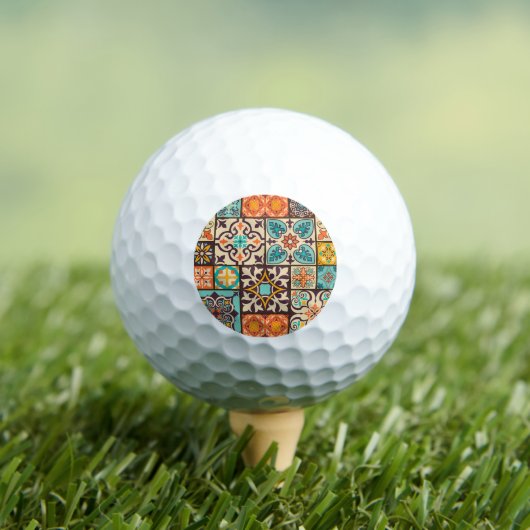 Farbenfrohe Patchwork Islam Motifs Tile Golfball (Insitu T-Shirt)